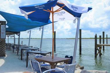 Dockside Inn & Resort