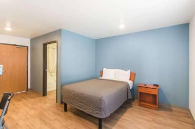 WoodSpring Suites Fort Walton Beach