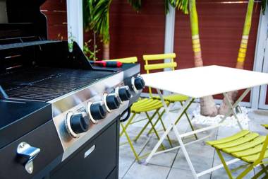 Casa del Mar Beach Apartments