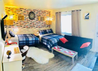 Hollywood Light Haven Lodge