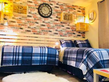 Hollywood Light Haven Lodge