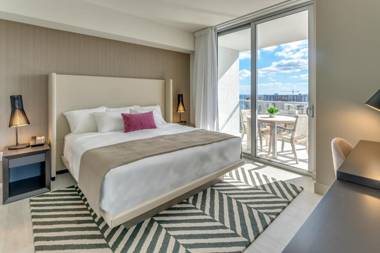 NEW2019 Spacious WaterView CornerSuite 19thFLOOR!