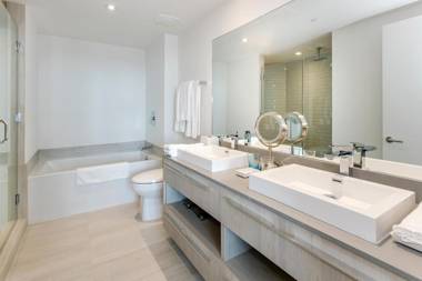 NEW2019 Spacious WaterView CornerSuite 19thFLOOR!