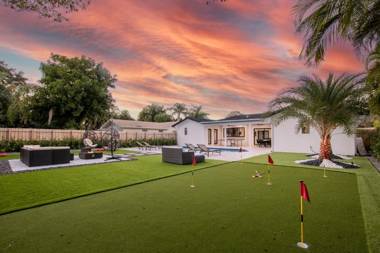 Spectacular Jungle Villa Pool & Fire Pit & Mini Golf & Terrace