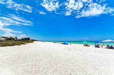 Anna Maria Island Sunshine Kiss Villa by The Island in the Sun