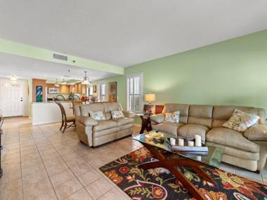 Reflections on the Gulf 405 Sleeps 6 2 Bedroom Gulf Front Pool Spa WiFi