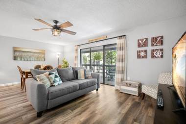 Seashell 19 2 Bedrooms Pool Access WiFi Sleeps 6 Walk to Beach