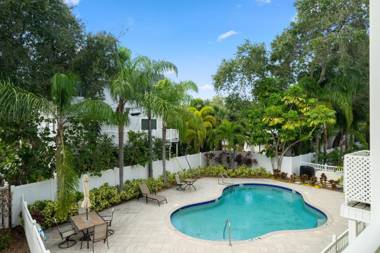 Sea Star 107 3 Bedroom Pool Walk to Beach Balcony Jetted Tub Sleeps 6