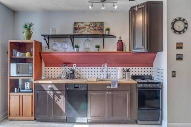 Charming 1st floor apt in the heart of Springfield