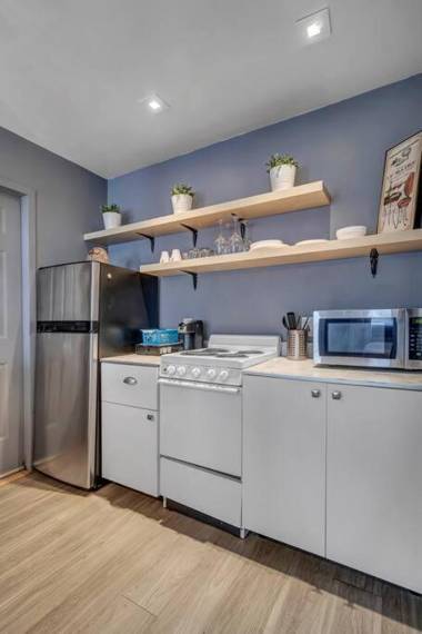 Budget friendly studio apt in historic Springfield