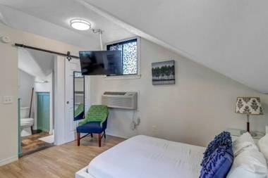 Comfy studio - stylish yet budget friendly!
