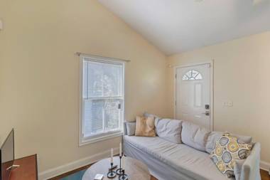 Large 1 BR carriage house in historic SPR