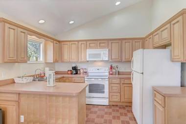 Large 1 BR carriage house in historic SPR