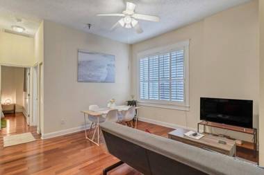 LT Stay Discounts! Cozy 2 BR Apt - Pet Friendly!