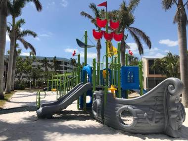 LICENSED MGR - BRAND NEW LUXURIOUS OCEANFRONT CONDO! STUNNING VIEWS! BEACH RESORT! 2 KING Beds!