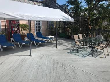 New Orleans House - Gay Male-Only Guesthouse