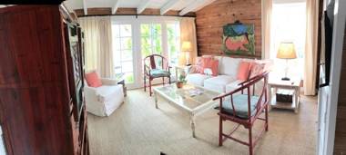 Simonton Court Historic Inn & Cottages