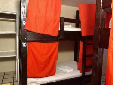 Seashell Motel and International Hostel