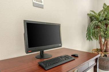 Clarion Inn & Suites Kissimmee-Lake Buena Vista South