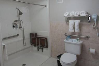 Quality Inn & Suites By The Lake