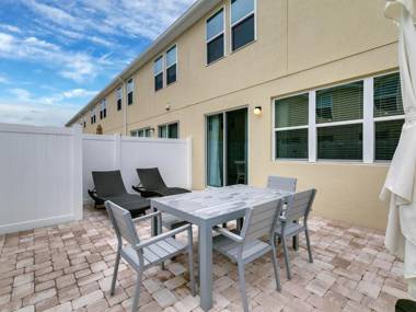 Four Bedrooms Townhome 5116