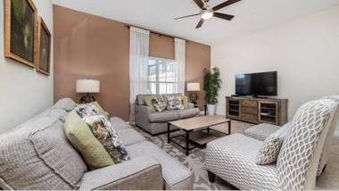 Elegant Spacious Stuart Pool Home Accommodate 20 People Doorsteps to Disney