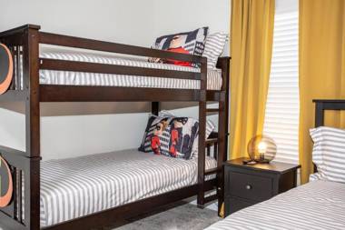 Luxurious 4Bd Home w/ Pool 4983