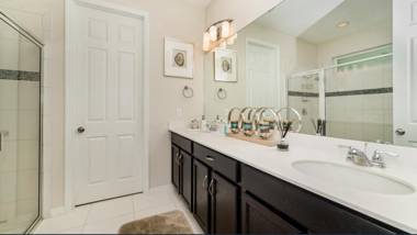 Elegant Pool Villa Disney Themed Rooms Just Door Steps from Disney World Sleep 11 People