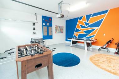 Private Pool Home with a Movie Theater & Waterpark Access!