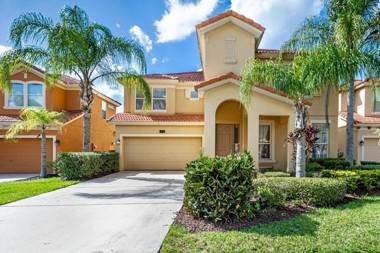 Lakeside Landing - 6 bedroom family home with an amazing lake view and private pool & spa