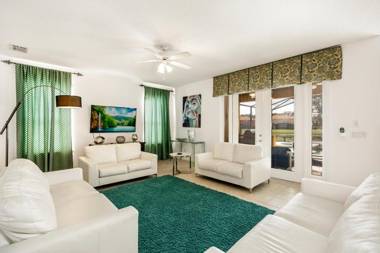 Lakeside Landing - 6 bedroom family home with an amazing lake view and private pool & spa