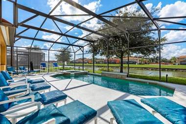 Lakeside Landing - 6 bedroom family home with an amazing lake view and private pool & spa