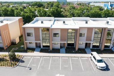 Splendid 3 Bd Close to Disney @ Magic Village 7527