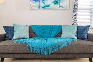 Roomy Town Home Mickey-Themed Bedroom! #4BV550