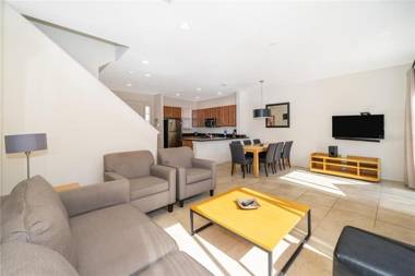 Charming 3 Bd w/ SPA close to Disney @ Regal Oaks 2649