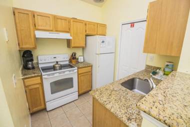 Heng's Runaway Beach Condo