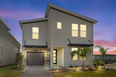 Brand new upscale home w private pool lazy river and golf course very close to Disney