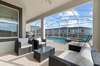 Brand new upscale home w private pool lazy river and golf course  very close to Disney