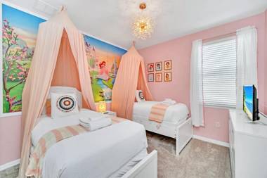 Beautiful Decor with Delightful Living Spaces! Amazing Game Room Harry Potter Mickey and Disney Princess Rooms #7SL1621