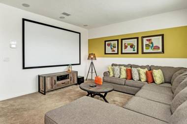 Family Resort - 6BR Luxury Home - Private Pool BBQ and Theater