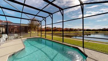 Florida Breeze- Wonderful south facing Pool with Outdoor Kitchen BBQ and great lake views
