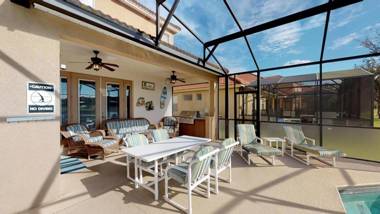 Florida Breeze- Wonderful south facing Pool with Outdoor Kitchen BBQ and great lake views