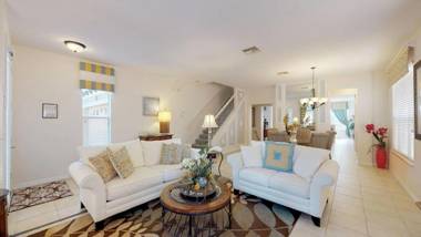 Florida Breeze- Wonderful south facing Pool with Outdoor Kitchen BBQ and great lake views