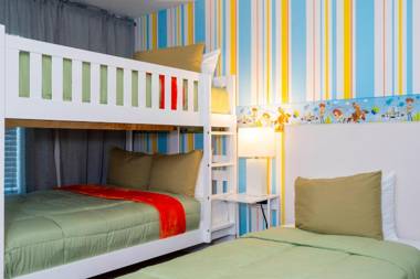 Gorgeous 4 Bd Close to Disney w/ Pool @ Storey Lake Resort 4245