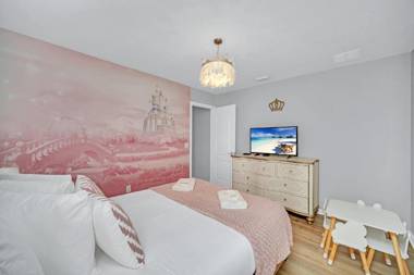 Contemporary Villa close to Clubhouse Star Wars Cars and Disney Princess Rooms Huge Pool Game Room with Theatre