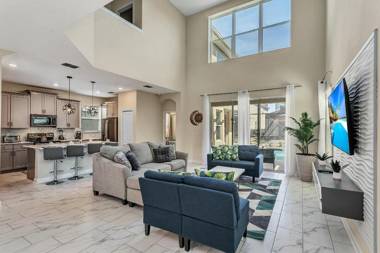 5BR Luxury Home - Family Resort -  Private Pool Hot Tub and BBQ!