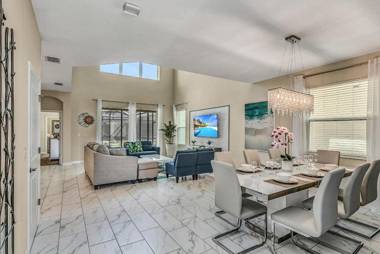 5BR Luxury Home - Family Resort -  Private Pool Hot Tub and BBQ!