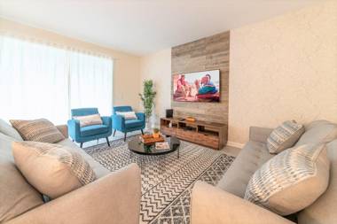 6BR Luxury Home - Family Resort - Private Pool Hot Tub and BBQ!