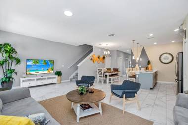 Stunning 5BR Home - Family Resort - Private Pool and BBQ!