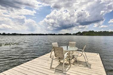 Private and Picturesque Escape on Lake Henry!